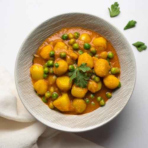 アロウマタール (ポテトとグリーンピースのカレー)